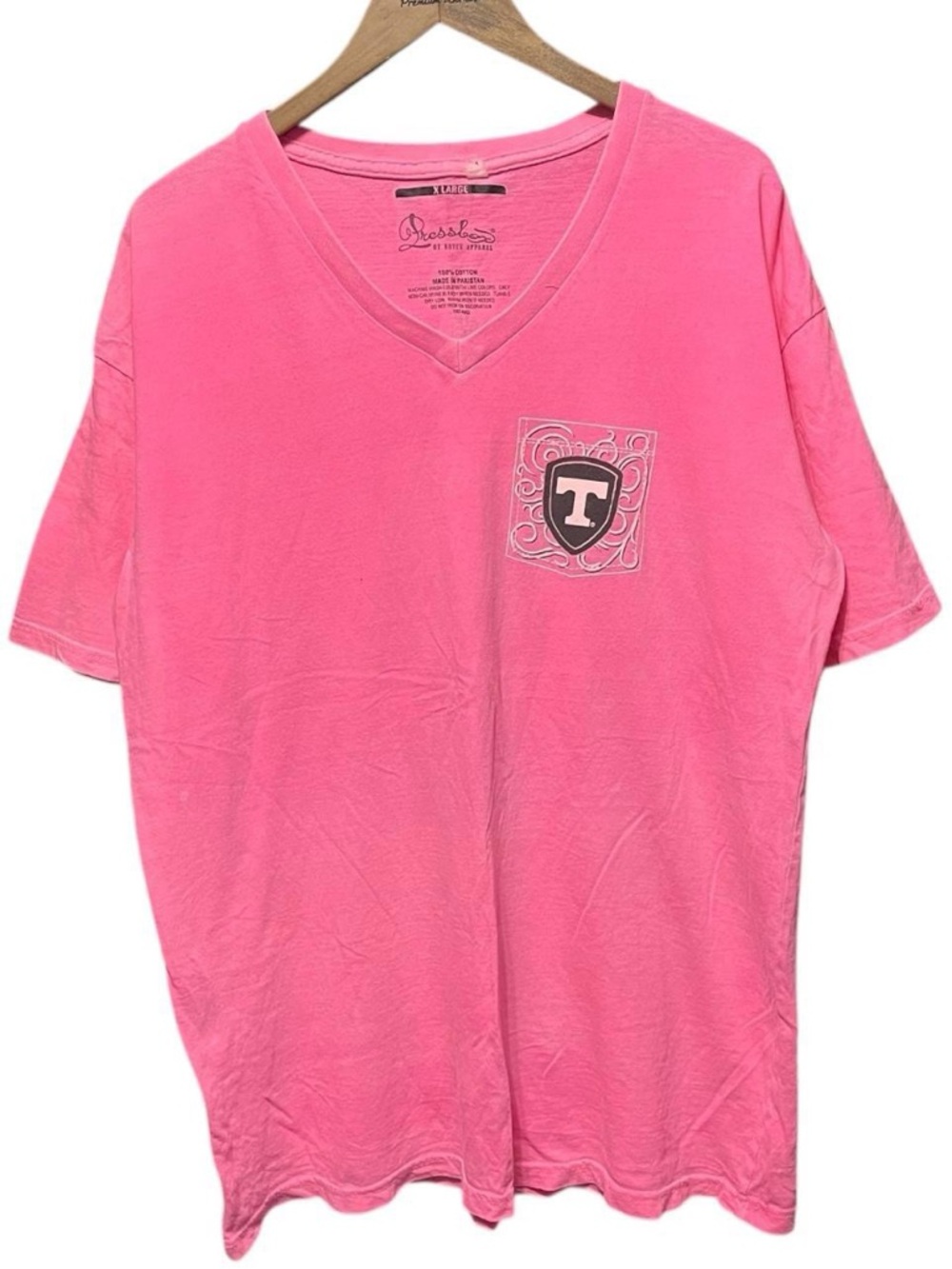 university of Tennessee volunteers front pocket style graphic V-neck T-shirt top